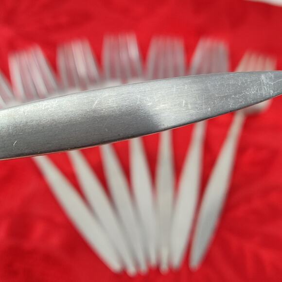 8X SF Oneida Oneidacraft Deluxe Stainless Wintersong Salad Forks - Picture 1 of 13